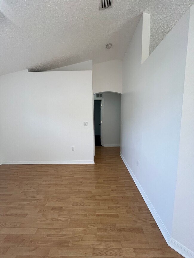 Building Photo - Super Cute 3 Bedroom 2 Bath in Great Locat...