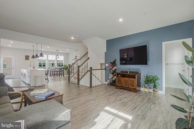 Building Photo - 3760 Charterhouse Alley