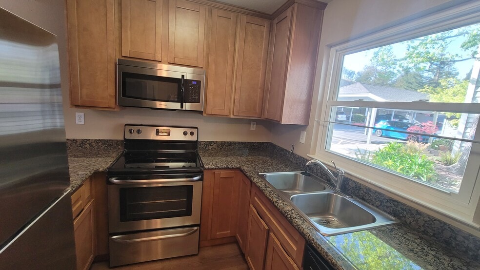 Building Photo - 788 Center Ave