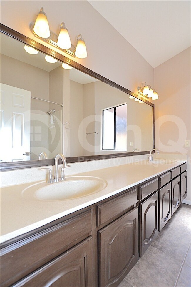 Building Photo - 510 S Lagoon Dr