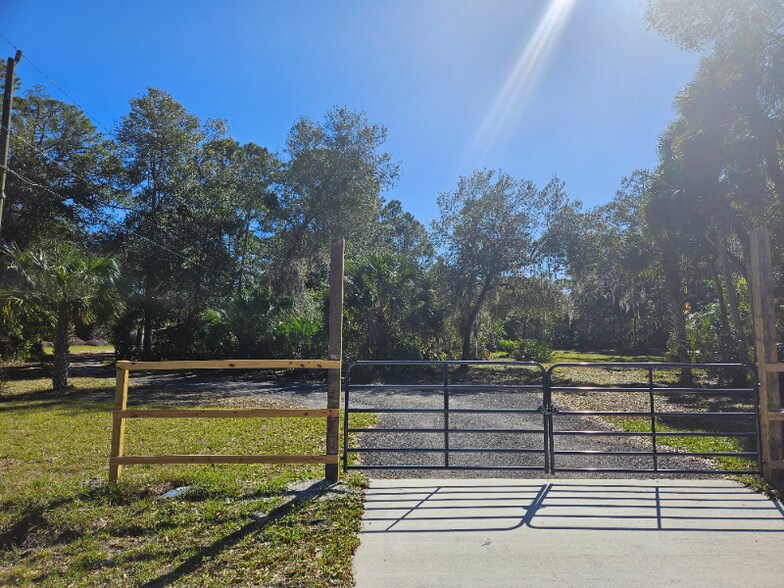 Building Photo - 785 Canaveral Groves Blvd