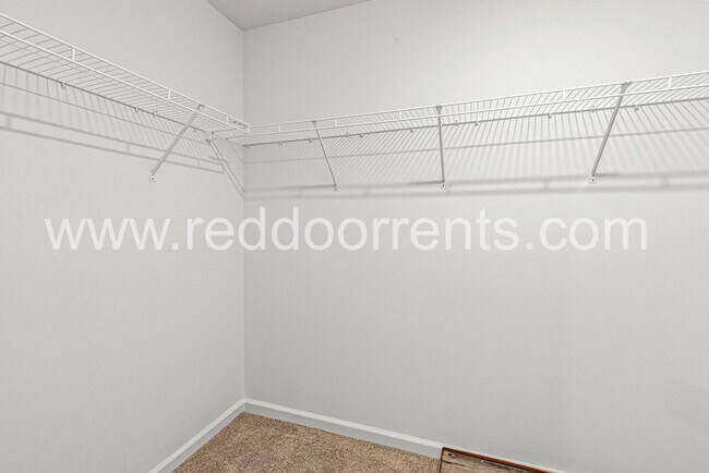 Building Photo - ? Move In Now and Get 6 Months of the Resi...