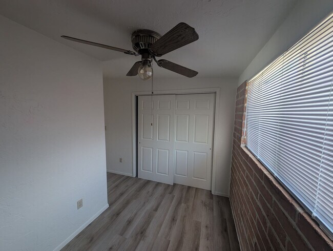 Building Photo - 4 Bedroom and 2 Bath Rental