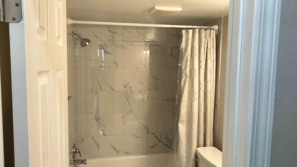 Building Photo - 112 Duvall Ln