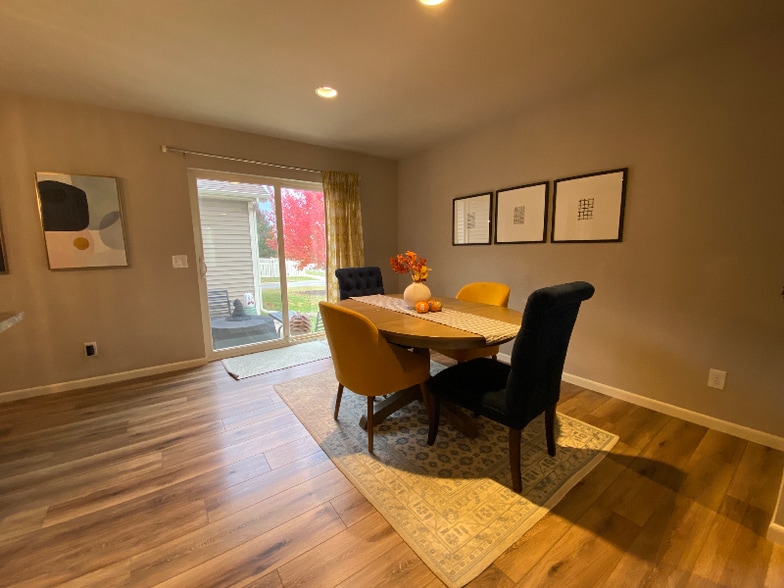 Building Photo - 204 Sugar Maple Ln