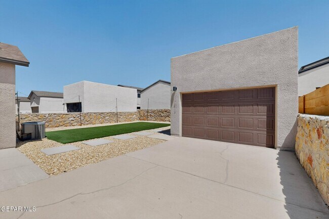 Building Photo - 14321 Chris Zingo Ln