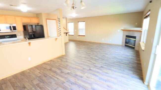 Building Photo - 3/2.5 Townhome in Redmond
