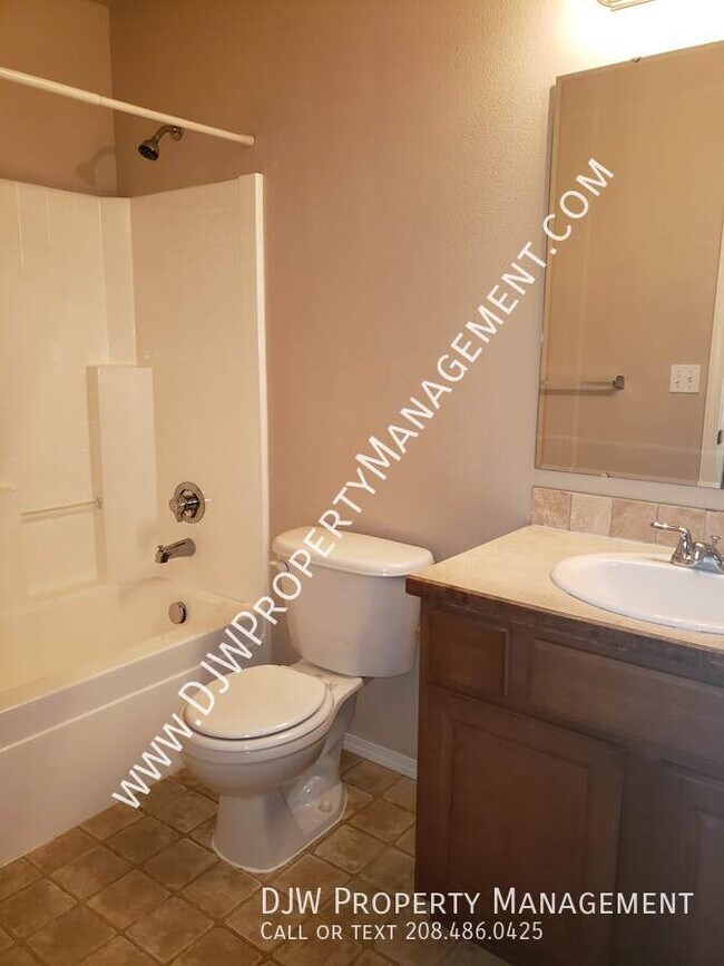 Building Photo - 1091N. Nichole Ave-
