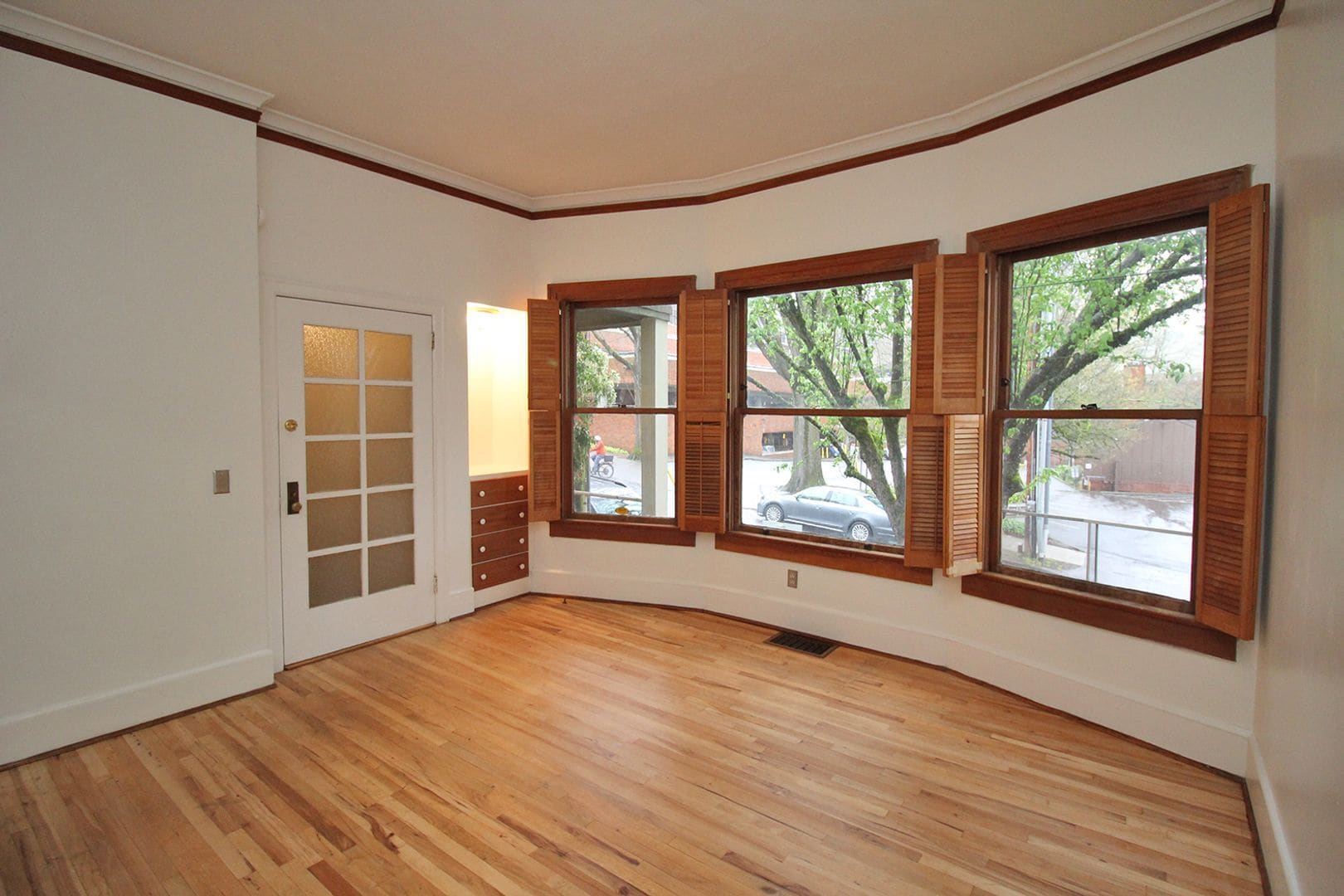 Building Photo - 1820 SW Main St