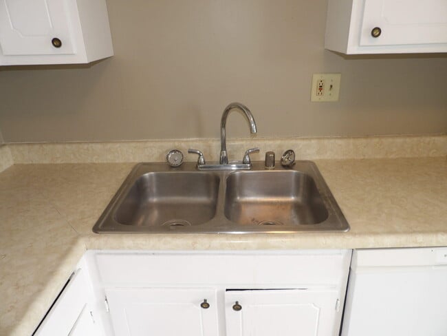 Building Photo - 409 Ridgewood Ln