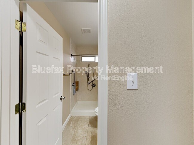 Building Photo - 9723 Connemara Bend