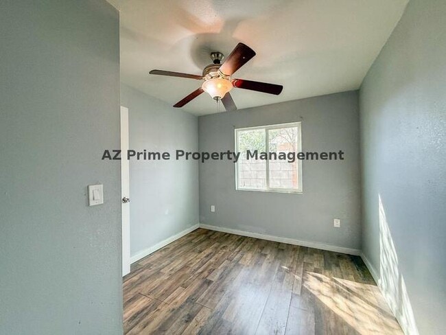 Building Photo - 2427 W Yavapai St