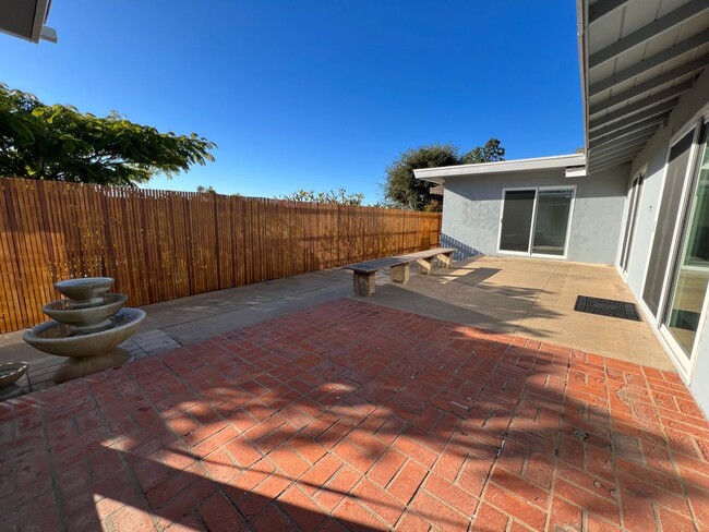 Building Photo - North Pacific Beach 3 Bedroom 2 Bath One S...