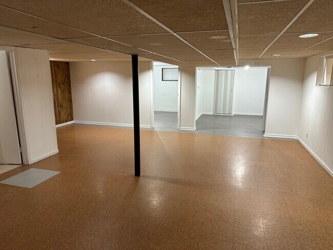 Building Photo - 2725 N Oak Park Ave