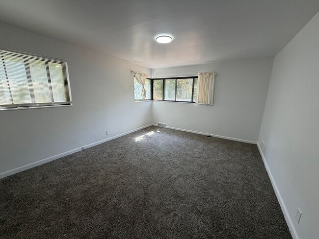 Building Photo - 4132 S Carter Cir