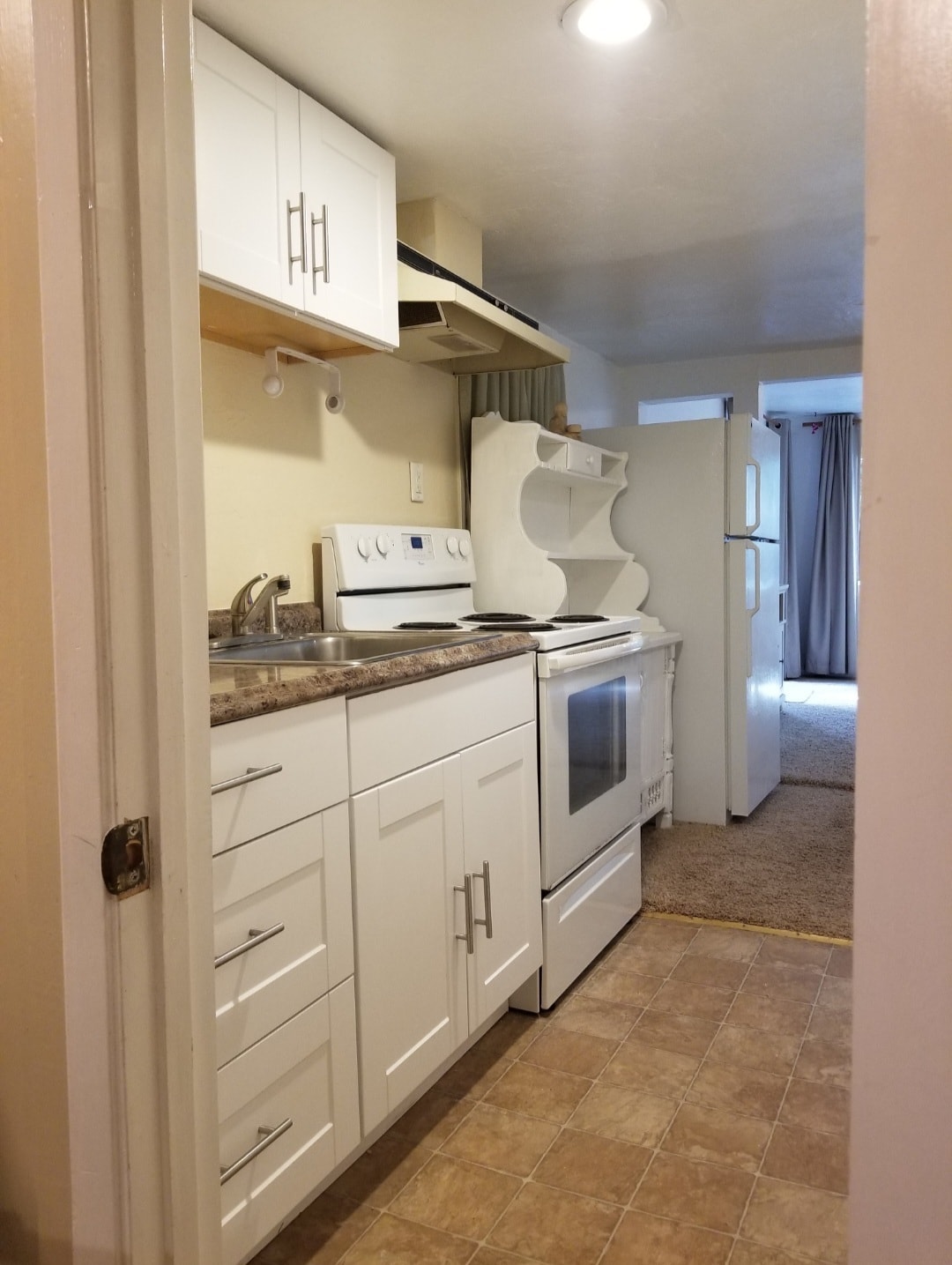 Building Photo - 1084 Fern Ave