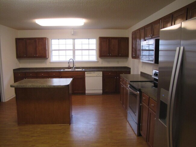 Building Photo - 181 Conquest Ave