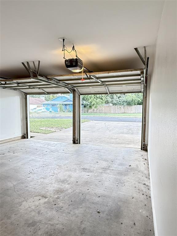 Building Photo - 3814 Stonecroft Dr