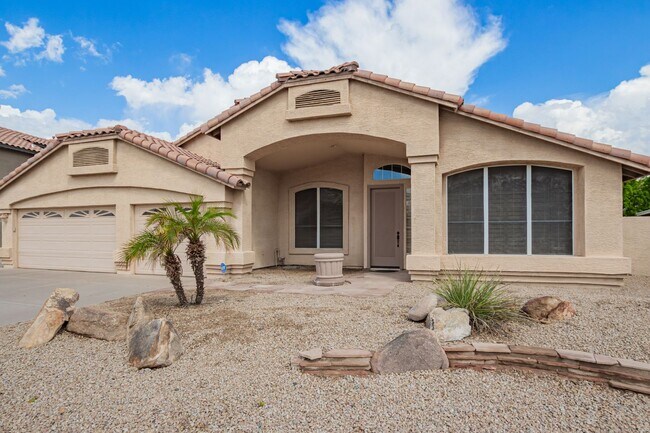 Building Photo - New Listing in Avondale