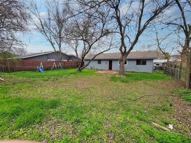 Building Photo - Charming 3-Bed, 1.5-Bath Home in Austin!