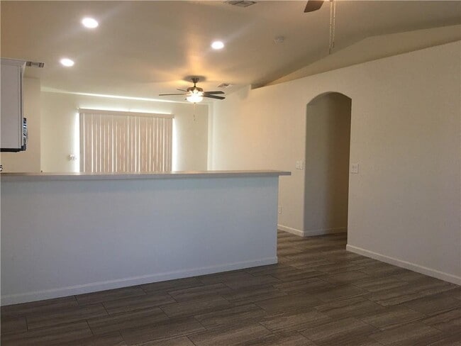 Building Photo - 5085 S Jacaranda Pl