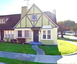 Building Photo - 3520 W 39th St