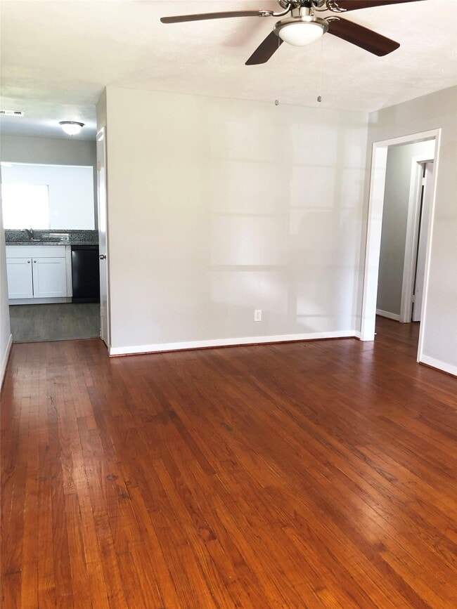 Building Photo - 509 Avenue J