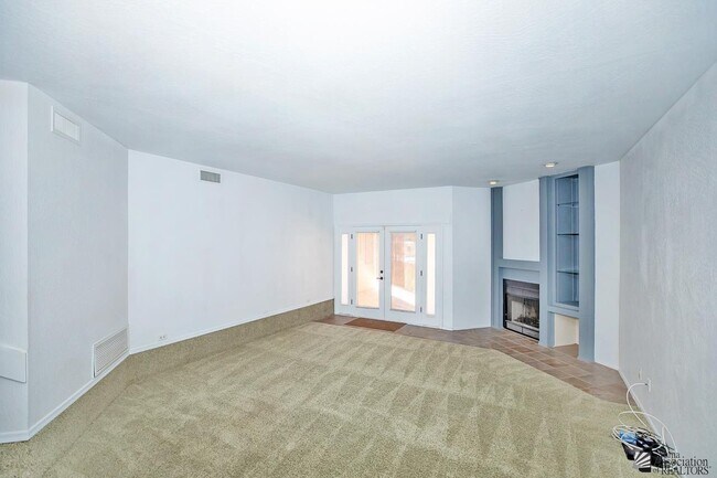 Building Photo - 2174 S Del Valle Way