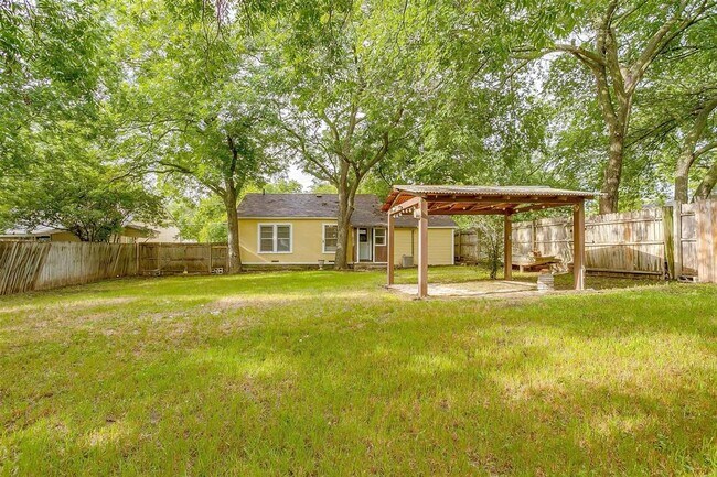 Building Photo - 410 McCarty St