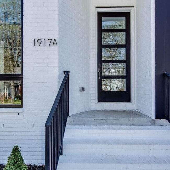 Building Photo - Stunning 4 Bedroom, 3.5 Bath Luxury Home in Nashville