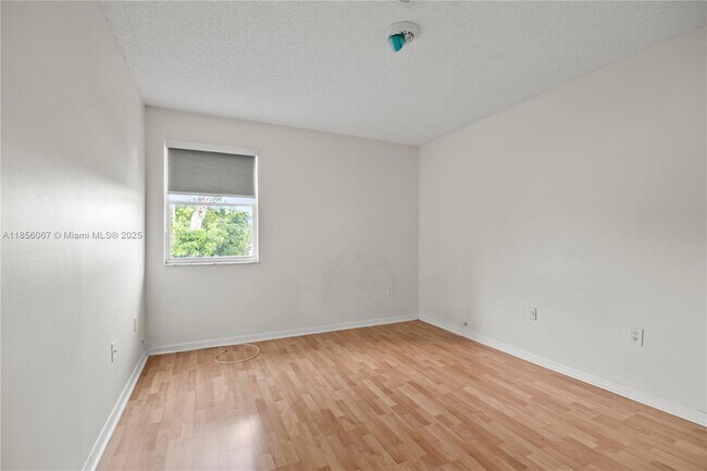 Building Photo - 10073 SW 117th Ct