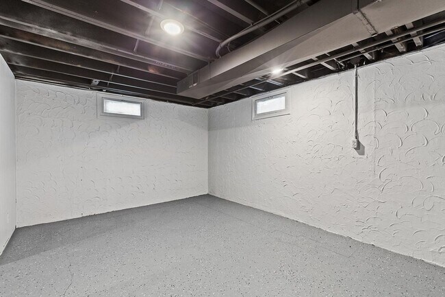 Building Photo - 2629 Glenoak Dr