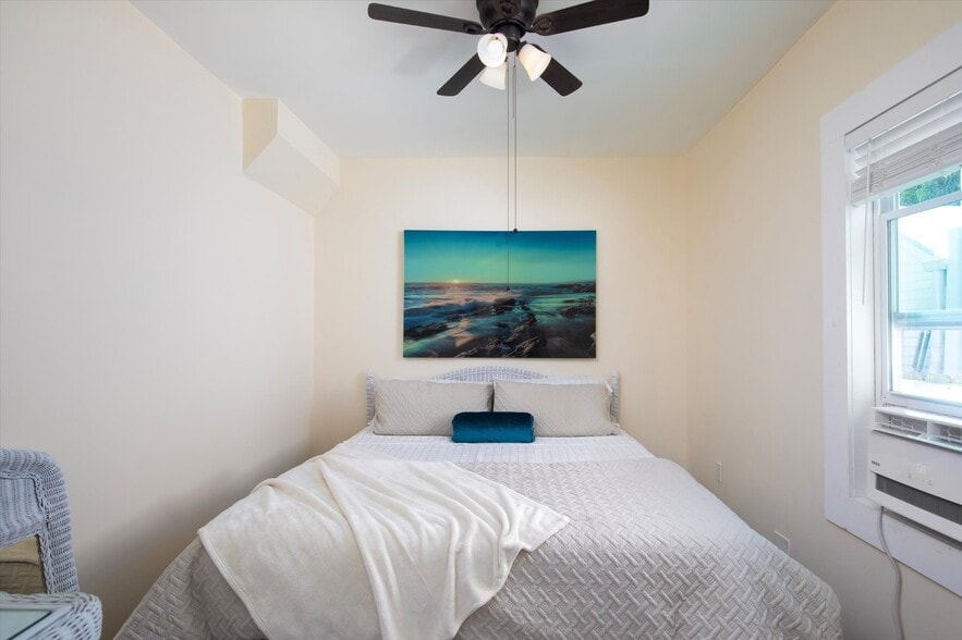 King Bed - 1104 Grinnell St