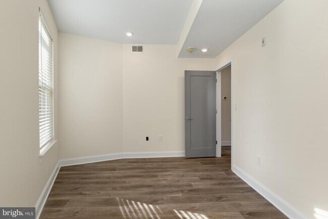 Building Photo - 511 Gorgas Ln