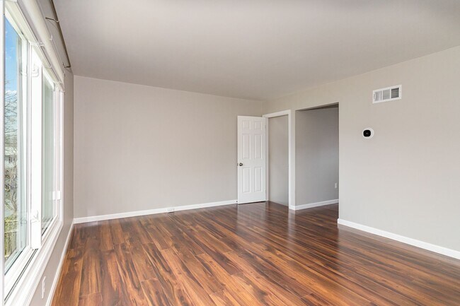 Building Photo - 617 Allenview Dr