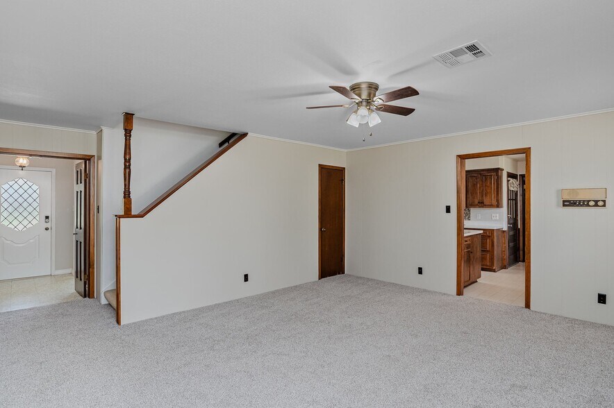 Building Photo - 1554 Westbury Dr