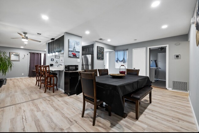 Building Photo - 325 Falcon Dr