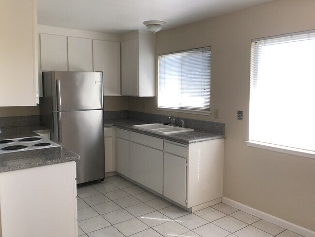 Building Photo - Convenient Santa Clara Location