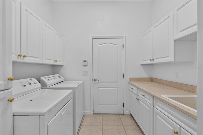 Building Photo - 914 SW 83rd Terrace
