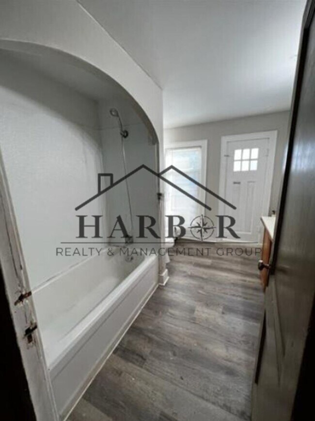 Building Photo - 1st Avenue SW Duplex