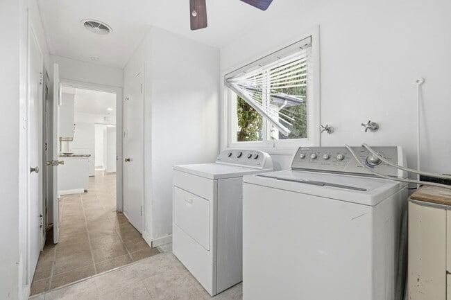 Building Photo - 9623 Adams St