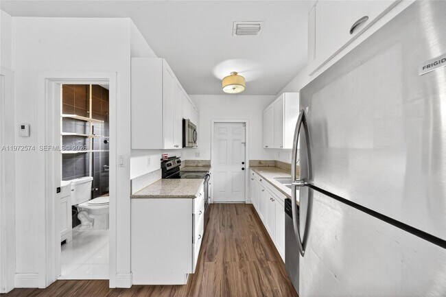 Building Photo - 1460 NW 2nd St