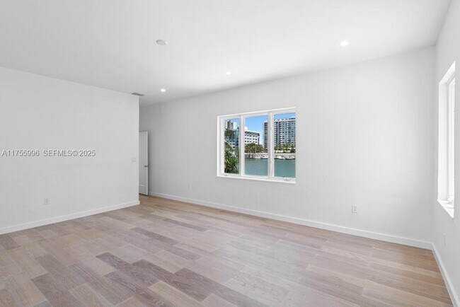 Building Photo - 5661 Pine Tree Dr