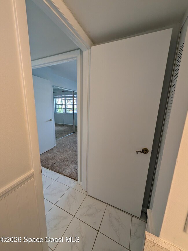 Building Photo - 987 Sonesta Ave NE
