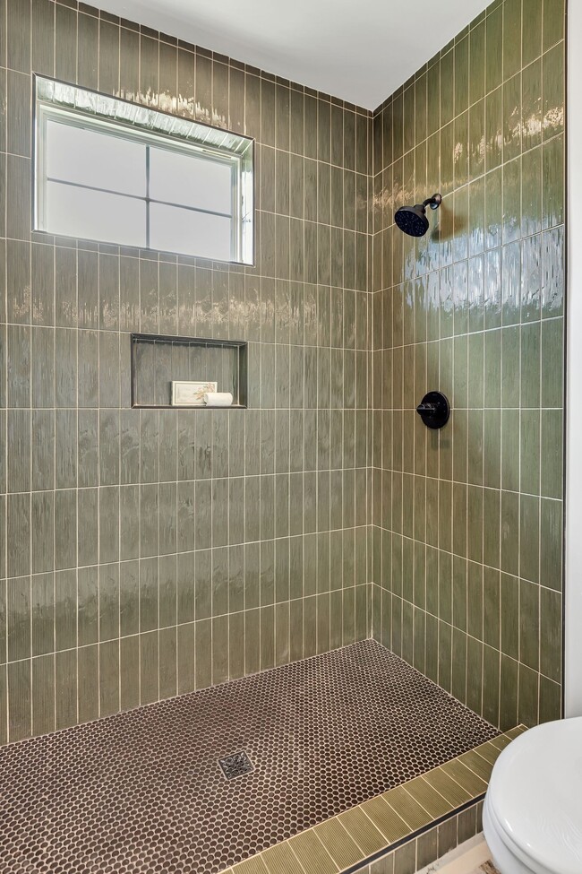 Building Photo - 660 Vernon Ave