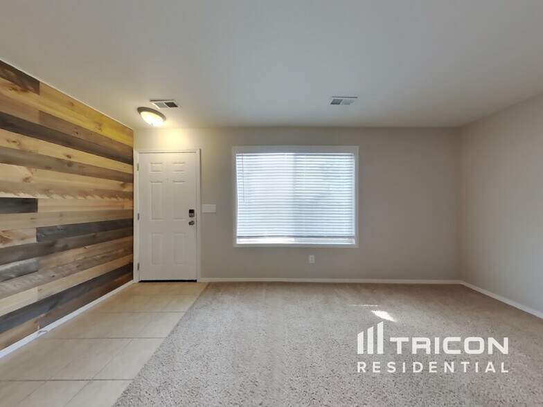 Building Photo - 147 Kestrel Dr