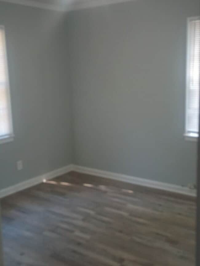 Building Photo - 222 Willow St