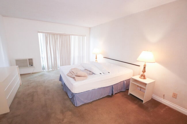 Building Photo - 77845 California Dr