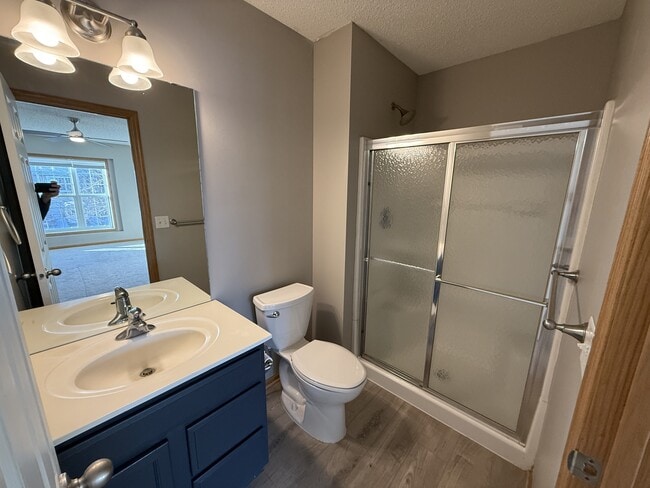 Building Photo - 10530 Pond Curve