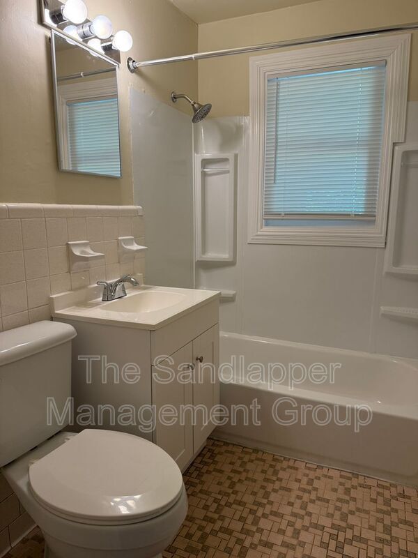 Building Photo - 2214 Van Buren Ave